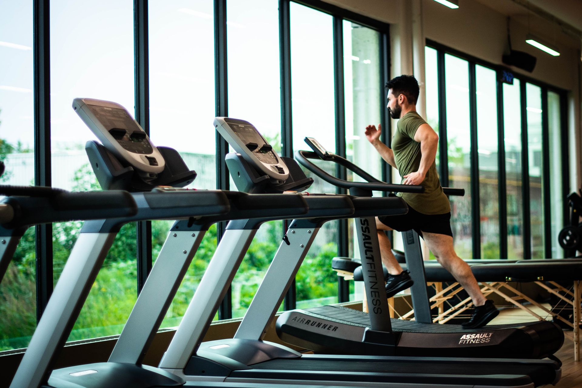 Zona de cardio con vistas en ServoGym Playa de San Juan